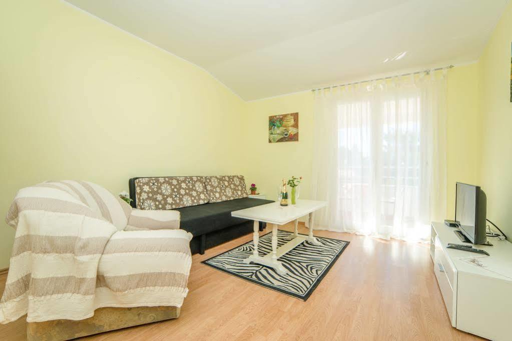Apartments Betty Borik 罗维尼 外观 照片